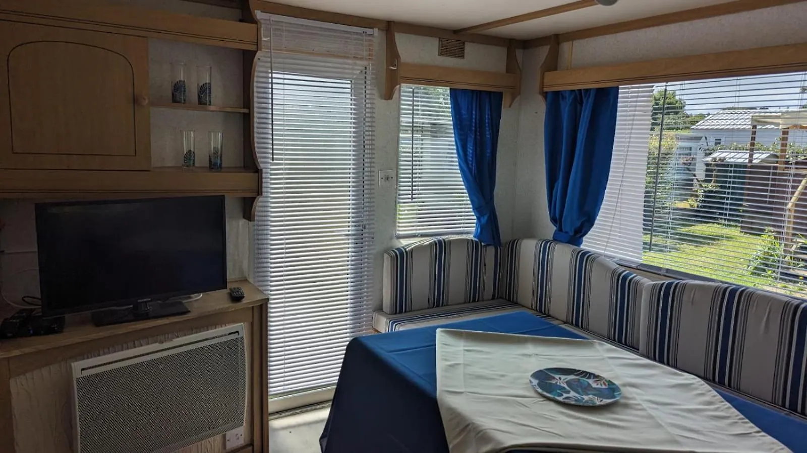 Campsite Mobil Home Avec Terrasse Camping Du Gouffre Numero 88 Plougrescant